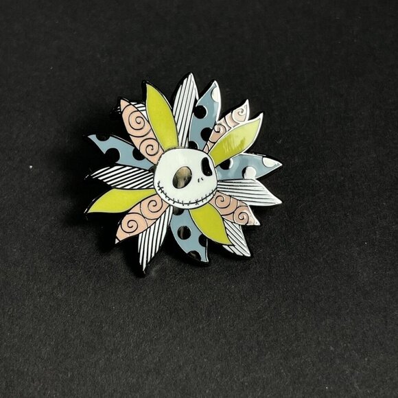 Jack Skeleton Lapel Pin Nightmare Christmas Flower Badge Brooch Gift Accessories - Picture 7 of 9